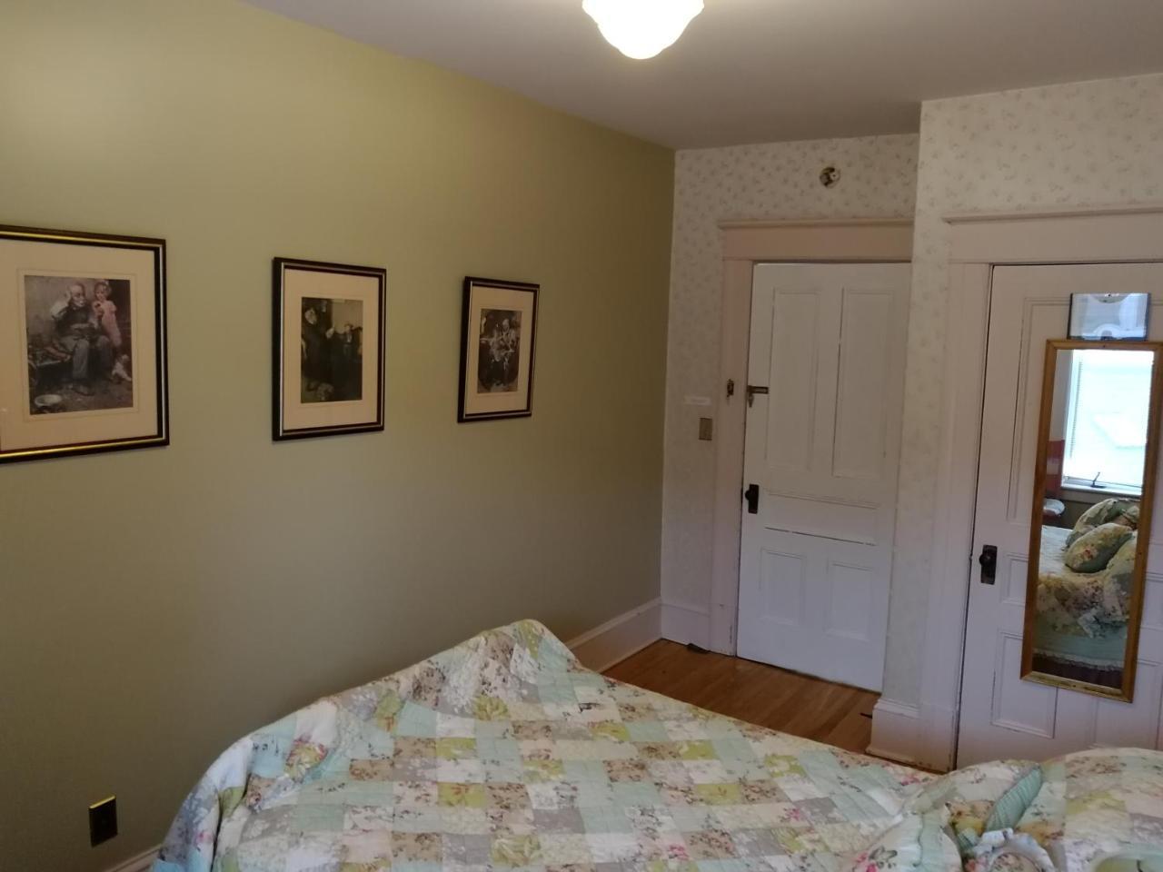 Downtown Bed & Breakfast モンクトン エクステリア 写真