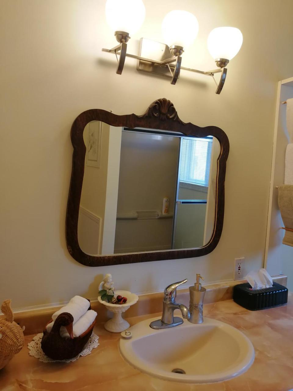 Downtown Bed & Breakfast モンクトン エクステリア 写真